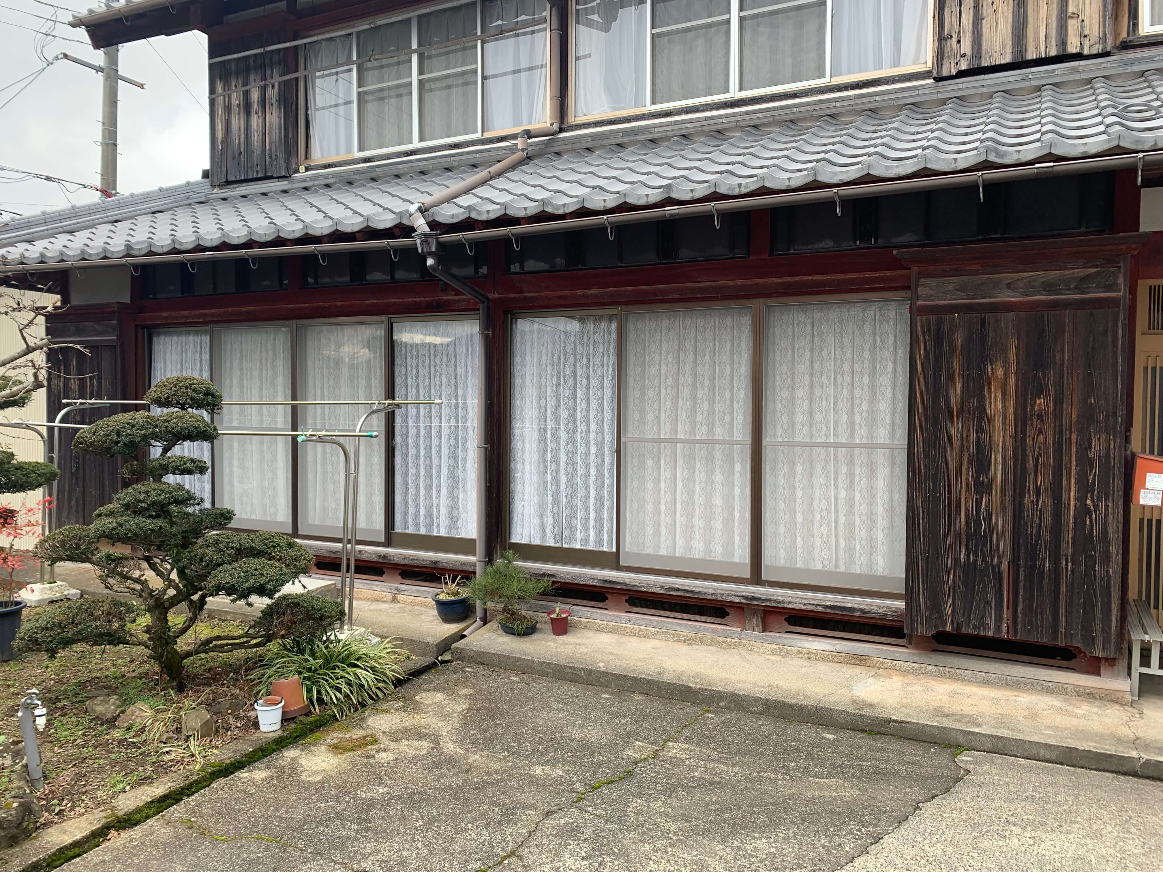 米原市で縁側の窓入替えをさせていただきました 株式会社岡島ハウス産業